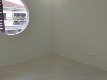 Brand New 3 Storey House and lot For sale 5 Bedroom and 2 Car garage in Greenwoods Pasig City (PH2812)