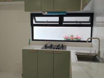 Brand New 3 Storey House and lot For sale 5 Bedroom and 2 Car garage in Greenwoods Pasig City (PH2812)