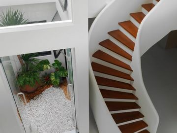 Brand New 3 Storey House and lot For sale 5 Bedroom and 2 Car garage in Greenwoods Pasig City (PH2812)