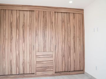 CASA EN PREVENTA EN MAYORAZGO LEÓN GTO  CASA DE DOS RECÁMARAS A EXCELENTE PRECIO  UBICADO A SOLO 10 MINUTOS DE PUERTO INTERIOR