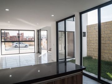 CASA EN PREVENTA EN MAYORAZGO LEÓN GTO  CASA DE DOS RECÁMARAS A EXCELENTE PRECIO  UBICADO A SOLO 10 MINUTOS DE PUERTO INTERIOR