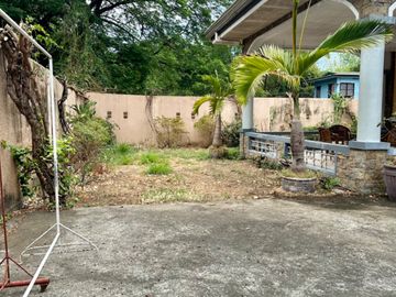 Pre-owned Bungalow with 850 sqm lot area in Mediccion Imus Cavite