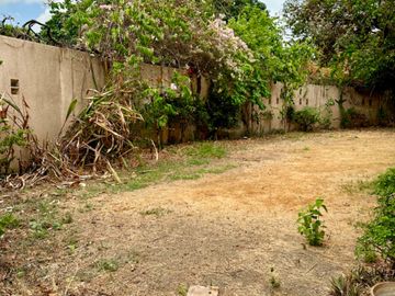 Pre-owned Bungalow with 850 sqm lot area in Mediccion Imus Cavite