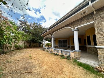 Pre-owned Bungalow with 850 sqm lot area in Mediccion Imus Cavite