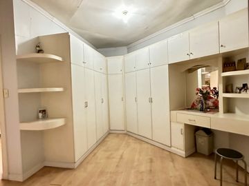 Pre-owned Bungalow with 850 sqm lot area in Mediccion Imus Cavite