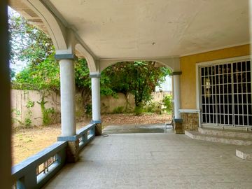 Pre-owned Bungalow with 850 sqm lot area in Mediccion Imus Cavite