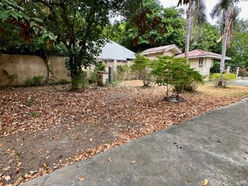 Pre-owned Bungalow with 850 sqm lot area in Mediccion Imus Cavite