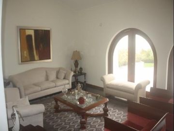 Venta de Encantadora Residencia Remodelada en Zona Residencial