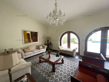 Venta de Encantadora Residencia Remodelada en Zona Residencial