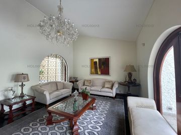 Venta de Encantadora Residencia Remodelada en Zona Residencial