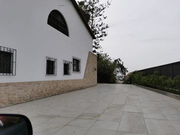 VENDO PRECIOSA RESIDENCIA EN CASUARINAS SURCO!! LISTA PARA MUDARSE