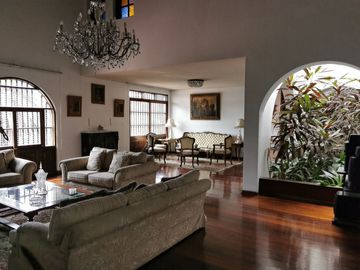 VENDO PRECIOSA RESIDENCIA EN CASUARINAS SURCO!! LISTA PARA MUDARSE