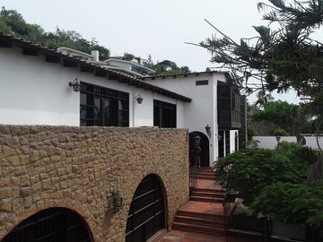 VENDO PRECIOSA RESIDENCIA EN CASUARINAS SURCO!! LISTA PARA MUDARSE