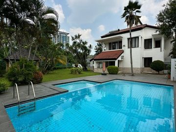 RUMAH GOLF VIEW di Jl SEKOLAH KENCANA, PONDOK INDAH