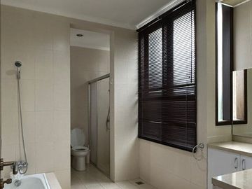 RUMAH GOLF VIEW di Jl SEKOLAH KENCANA, PONDOK INDAH