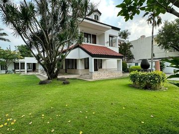 RUMAH GOLF VIEW di Jl SEKOLAH KENCANA, PONDOK INDAH