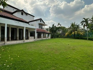 RUMAH GOLF VIEW di Jl SEKOLAH KENCANA, PONDOK INDAH