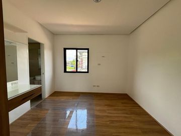 Luxurious 5-Bedroom Haven in Imus, Cavite – Your Dream Home Awaits!