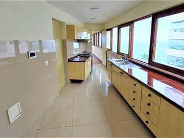 Vendo Departamento en Malecón Cisneros con Hermosa Vista Al Mar