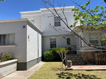 RESIDENCIA ANTIGUA EN EXCELENTES CONDICIONES, REFORMADA EN COL ZARCO EN CHIHUAHUA