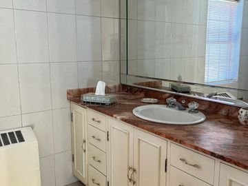 RESIDENCIA ANTIGUA EN EXCELENTES CONDICIONES, REFORMADA EN COL ZARCO EN CHIHUAHUA
