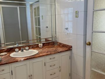 RESIDENCIA ANTIGUA EN EXCELENTES CONDICIONES, REFORMADA EN COL ZARCO EN CHIHUAHUA