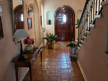 RESIDENCIA ANTIGUA EN EXCELENTES CONDICIONES, REFORMADA EN COL ZARCO EN CHIHUAHUA