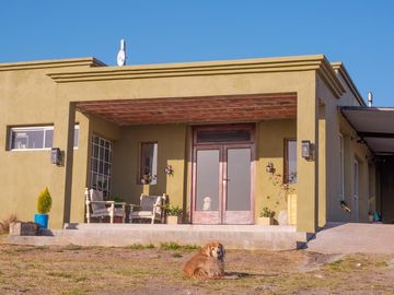 Venta de Casa Moderna Barrio Aires de Manantial - El Suyuque - S. L