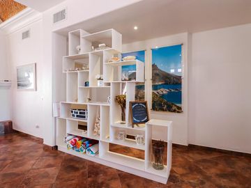 Casa amueblada en venta en Marina Real San Carlos, una planta, 4 recámaras, jacuzzi, rooftop con vista y cochera eléctrica, lista para habitar