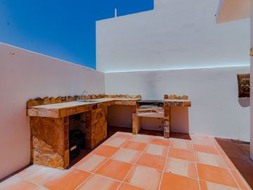 Casa amueblada en venta en Marina Real San Carlos, una planta, 4 recámaras, jacuzzi, rooftop con vista y cochera eléctrica, lista para habitar