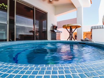 Casa amueblada en venta en Marina Real San Carlos, una planta, 4 recámaras, jacuzzi, rooftop con vista y cochera eléctrica, lista para habitar