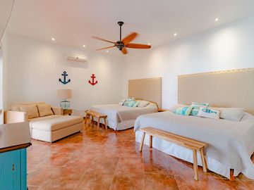 Casa amueblada en venta en Marina Real San Carlos, una planta, 4 recámaras, jacuzzi, rooftop con vista y cochera eléctrica, lista para habitar
