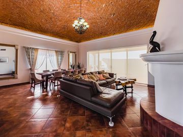 Casa amueblada en venta en Marina Real San Carlos, una planta, 4 recámaras, jacuzzi, rooftop con vista y cochera eléctrica, lista para habitar