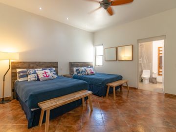 Casa amueblada en venta en Marina Real San Carlos, una planta, 4 recámaras, jacuzzi, rooftop con vista y cochera eléctrica, lista para habitar