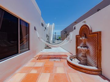 Casa amueblada en venta en Marina Real San Carlos, una planta, 4 recámaras, jacuzzi, rooftop con vista y cochera eléctrica, lista para habitar