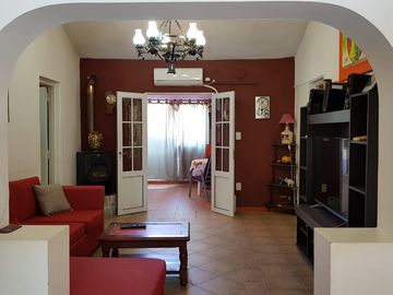 Vivienda de 3 dormitorios con pileta, lindante costa de arroyo- FINANCIACION HASTA 3 AÑOS