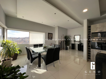 CASA EN VENTA CON VISTA A LA CIUDAD Y FRENTE A PARQUE