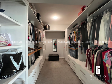 CASA EN VENTA CON VISTA A LA CIUDAD Y FRENTE A PARQUE