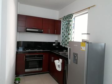 Se vende casa y lote con 3 habitaciones, garaje, y plancha con puntos listos para el tercer piso y lote listo para ampliar vivienda o montar negocio. 