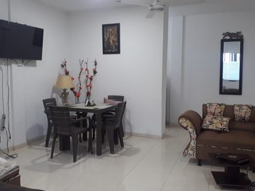 Se vende casa y lote con 3 habitaciones, garaje, y plancha con puntos listos para el tercer piso y lote listo para ampliar vivienda o montar negocio. 