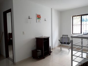 Se vende casa y lote con 3 habitaciones, garaje, y plancha con puntos listos para el tercer piso y lote listo para ampliar vivienda o montar negocio. 