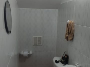 Se vende casa y lote con 3 habitaciones, garaje, y plancha con puntos listos para el tercer piso y lote listo para ampliar vivienda o montar negocio. 