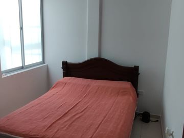 Se vende casa y lote con 3 habitaciones, garaje, y plancha con puntos listos para el tercer piso y lote listo para ampliar vivienda o montar negocio. 