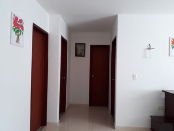 Se vende casa y lote con 3 habitaciones, garaje, y plancha con puntos listos para el tercer piso y lote listo para ampliar vivienda o montar negocio. 