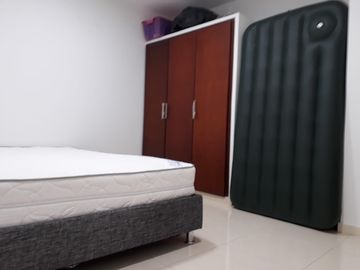 Se vende casa y lote con 3 habitaciones, garaje, y plancha con puntos listos para el tercer piso y lote listo para ampliar vivienda o montar negocio. 