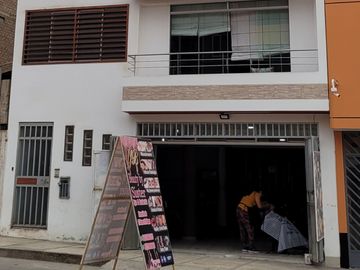 VENTA 1ER PISO COMERCIAL (150 M2) ALT. 2CDRAS AV. CARAPONGO LURIGANCHO