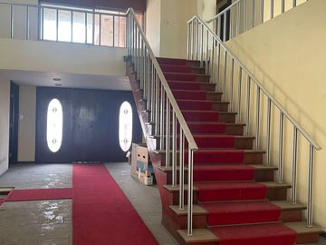 VENDO CASA COMO TERRENO DE 2284 M2 EN ESQUINA UBICADO EN CALLE LAS CAMELIAS URB CAMACHO LA MOLINA