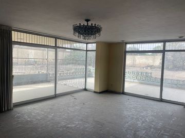 VENDO CASA COMO TERRENO DE 2284 M2 EN ESQUINA UBICADO EN CALLE LAS CAMELIAS URB CAMACHO LA MOLINA