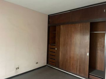 VENDO CASA COMO TERRENO DE 2284 M2 EN ESQUINA UBICADO EN CALLE LAS CAMELIAS URB CAMACHO LA MOLINA