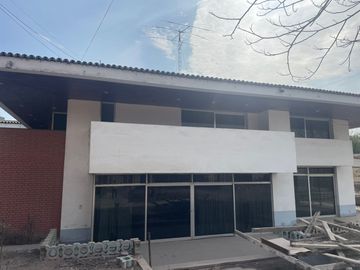 VENDO CASA COMO TERRENO DE 2284 M2 EN ESQUINA UBICADO EN CALLE LAS CAMELIAS URB CAMACHO LA MOLINA